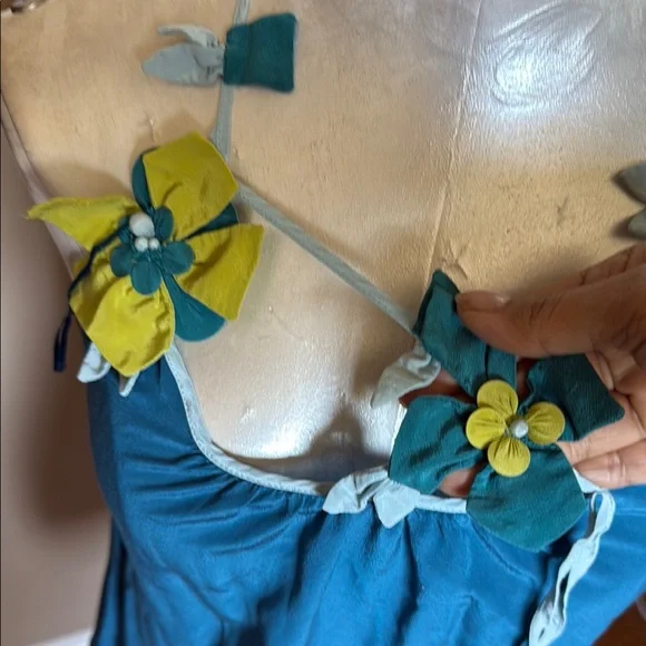 Matty M Women’s 100% silk TOP floral accents racer color Top teal approx size M - Picture 2 of 10